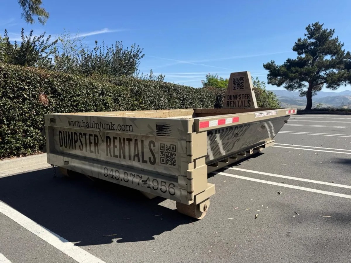 7 yard HaulNJunk dumpster